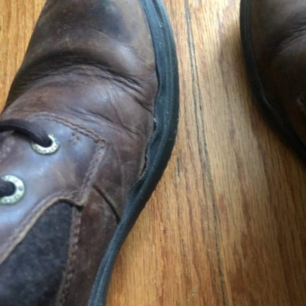 UGG Leather Zip up Boot Size 6